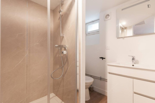 Alluring double ensuite bedroom in Orvault - Gallery - 6