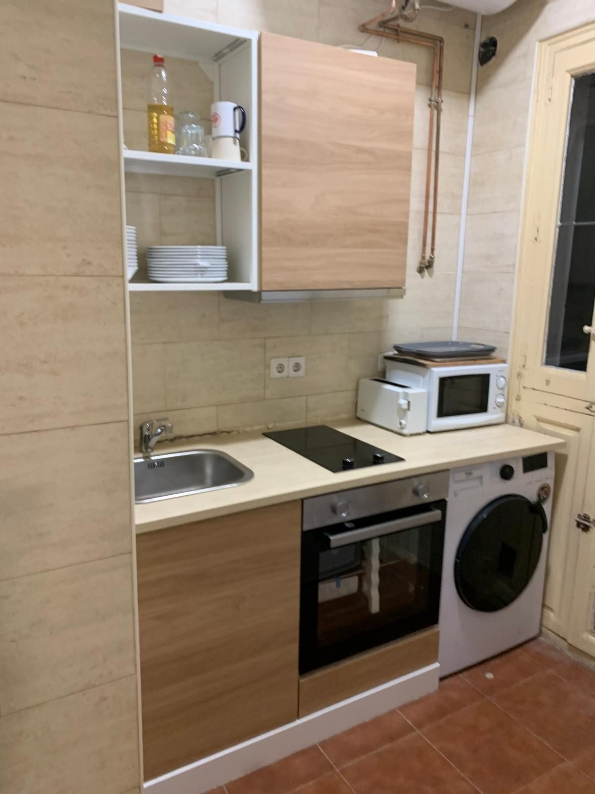 Single Room in a 4-Bedroom Apartment on Calle Fernández de los Ríos, Madrid