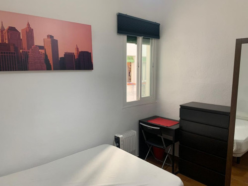 Single Room in a 4-Bedroom Apartment on Calle Fernández de los Ríos, Madrid - Rooms