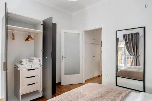 Nice 2-bedroom flat close to the University of Social and Political Sciences