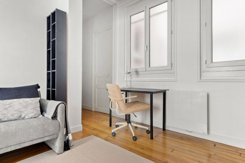 Chic One-Bedroom Apartment in Paris’ Heart