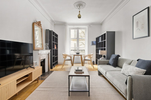Chic One-Bedroom Apartment in Paris’ Heart