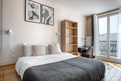 Charming One-Bedroom Retreat in Paris - Gallery - 9