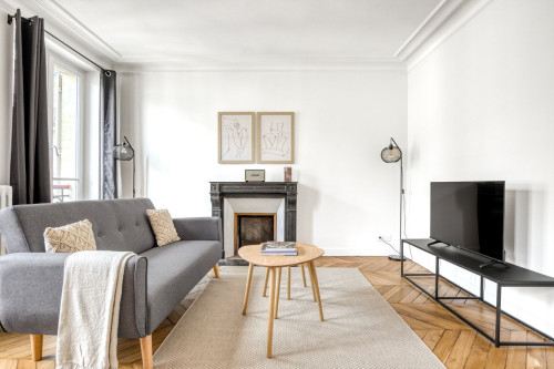 Chic Montmartre Apartment: Live Stylishly in Paris! - Gallery - 12