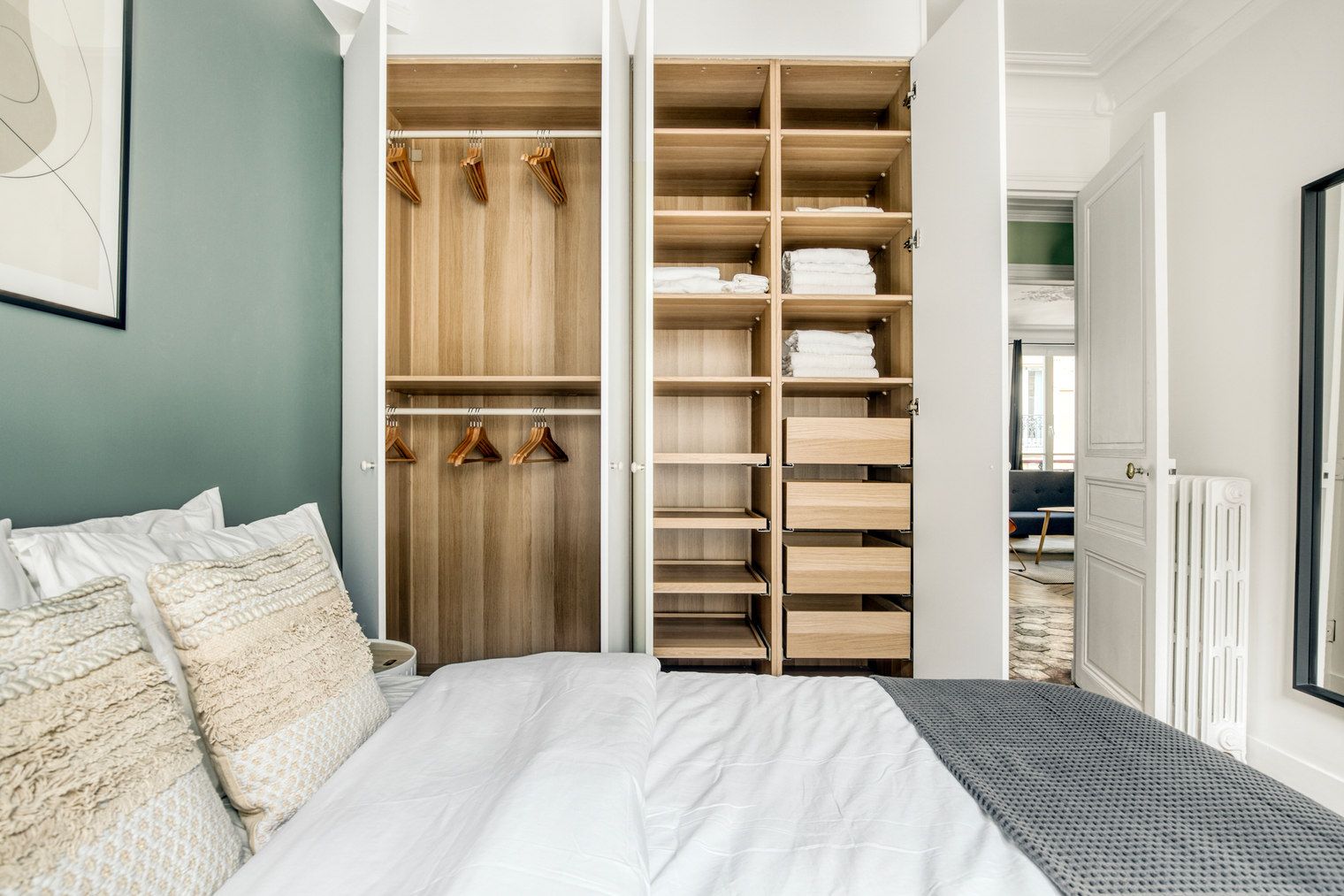 Chic Montmartre Apartment: Live Stylishly In Paris! - 8