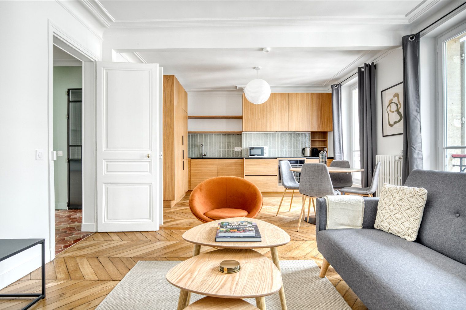 Chic Montmartre Apartment: Live Stylishly In Paris! - 14