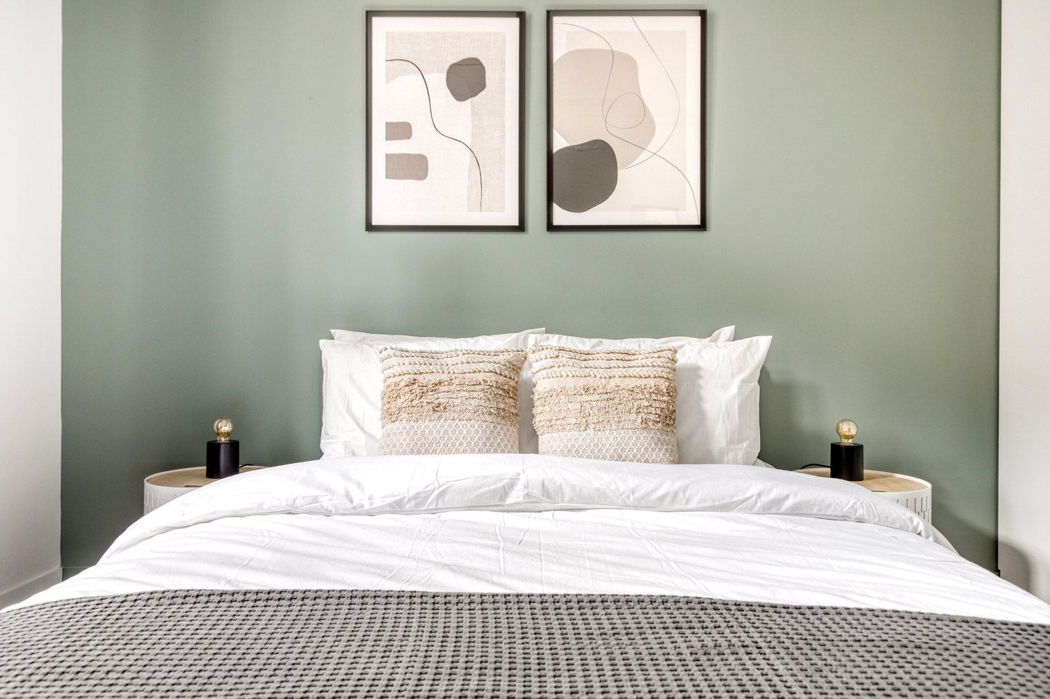 Chic Montmartre Apartment: Live Stylishly In Paris! - 10