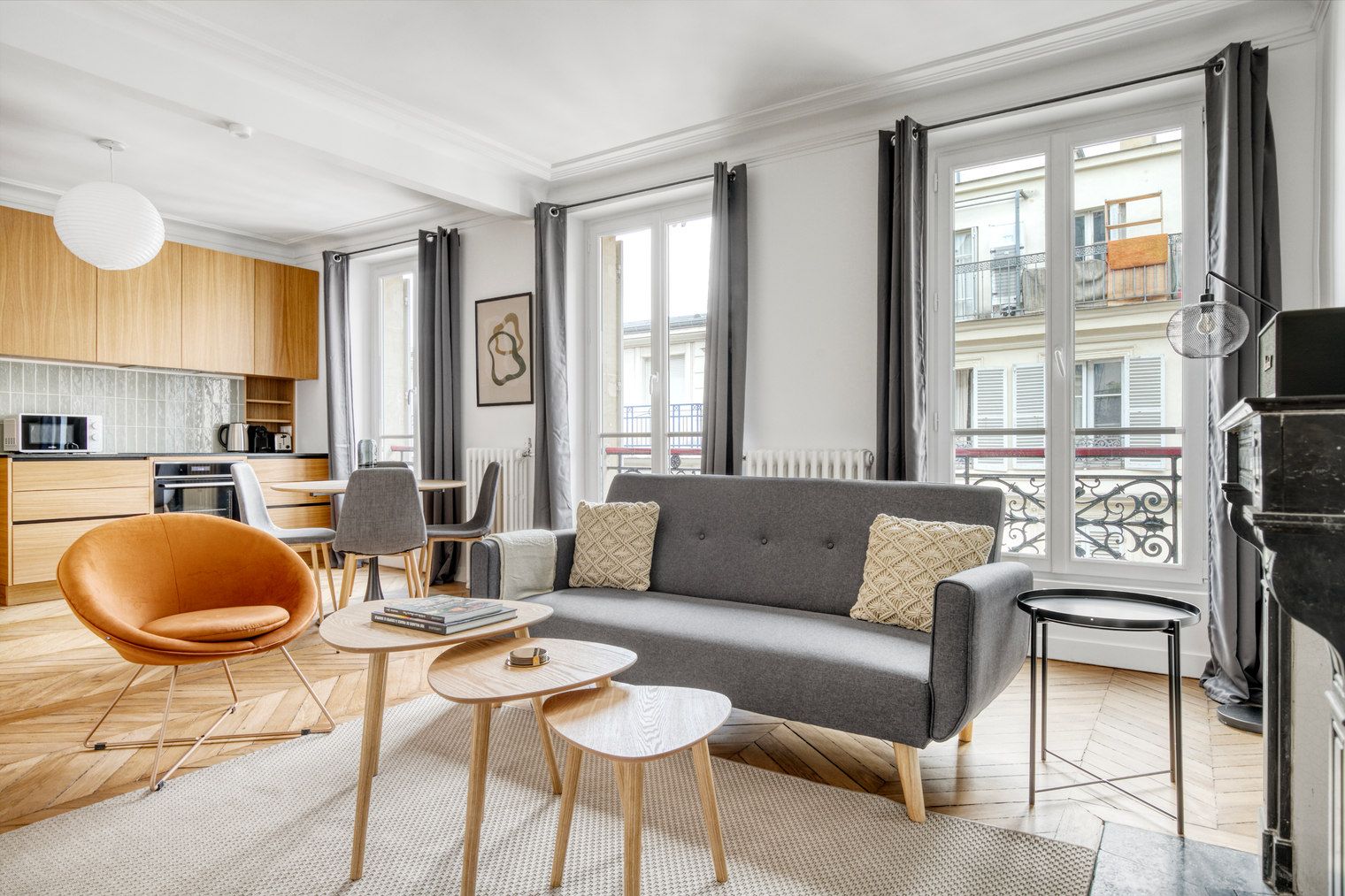 Chic Montmartre Apartment: Live Stylishly In Paris! - 15