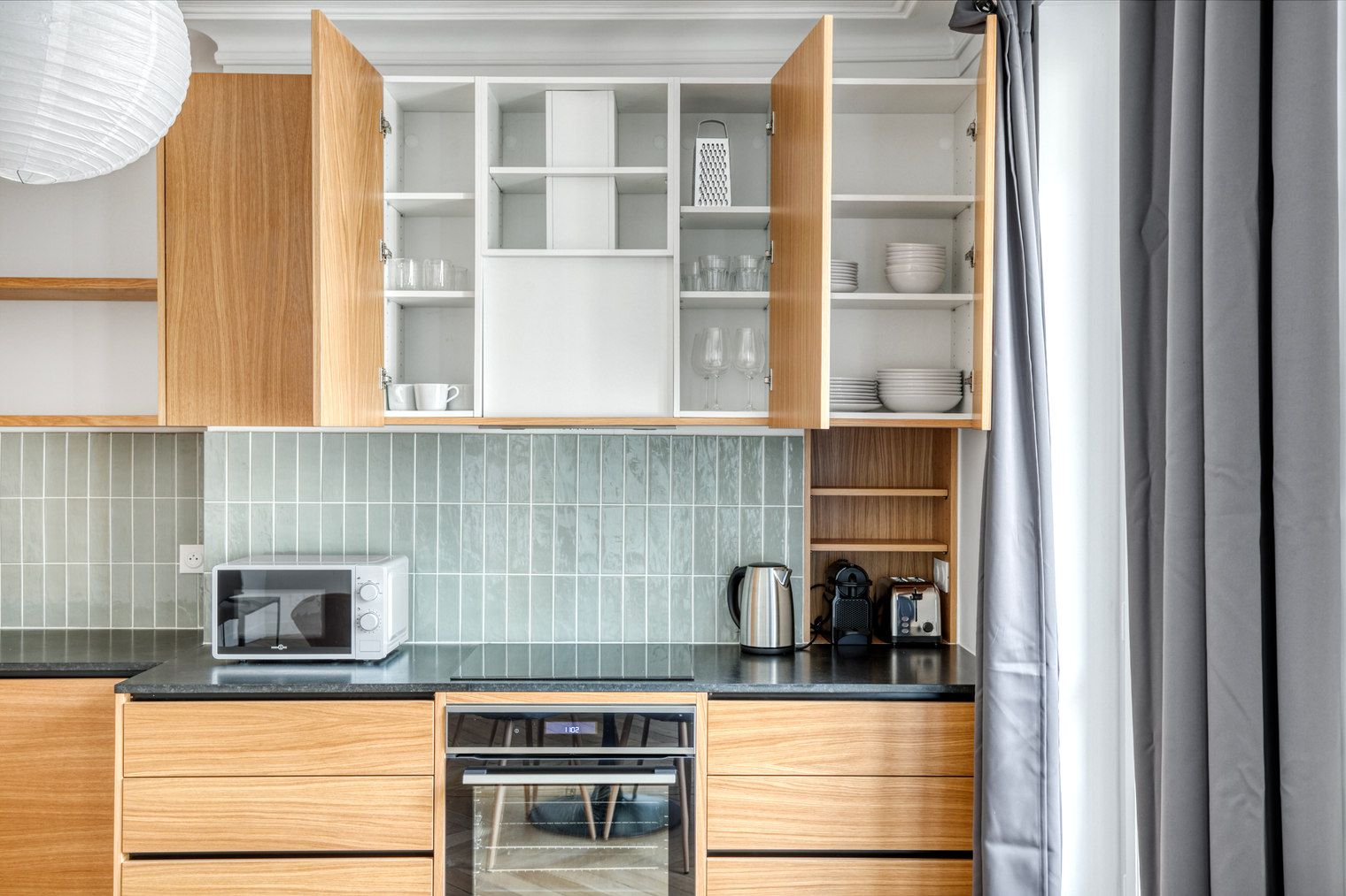 Chic Montmartre Apartment: Live Stylishly In Paris! - 12
