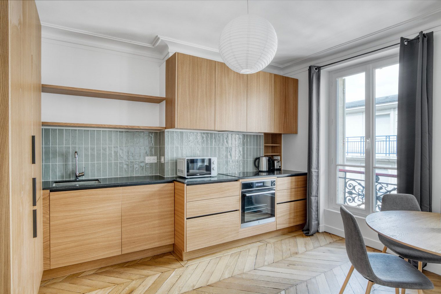 Chic Montmartre Apartment: Live Stylishly In Paris! - 11
