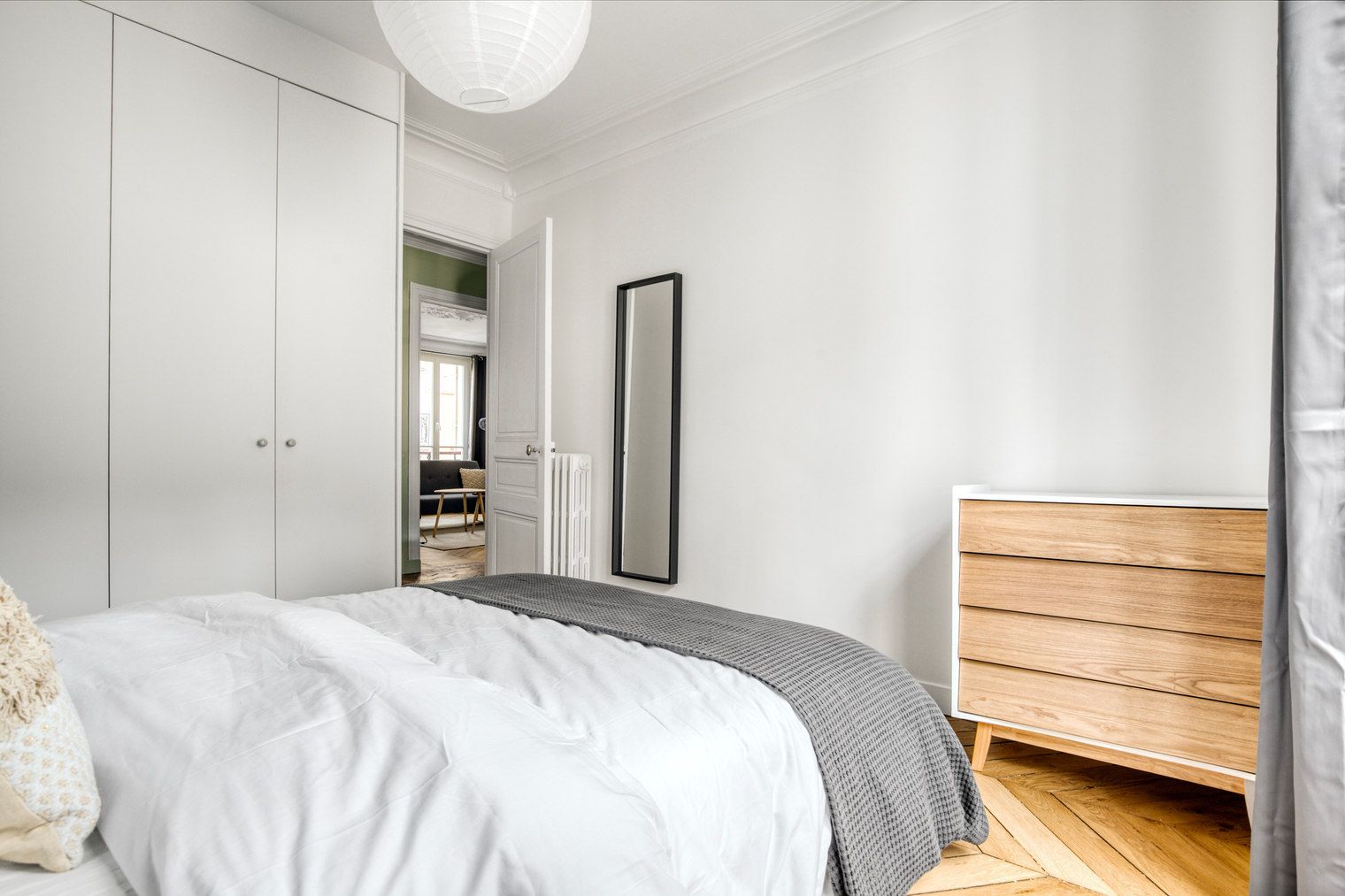 Chic Montmartre Apartment: Live Stylishly In Paris! - 7