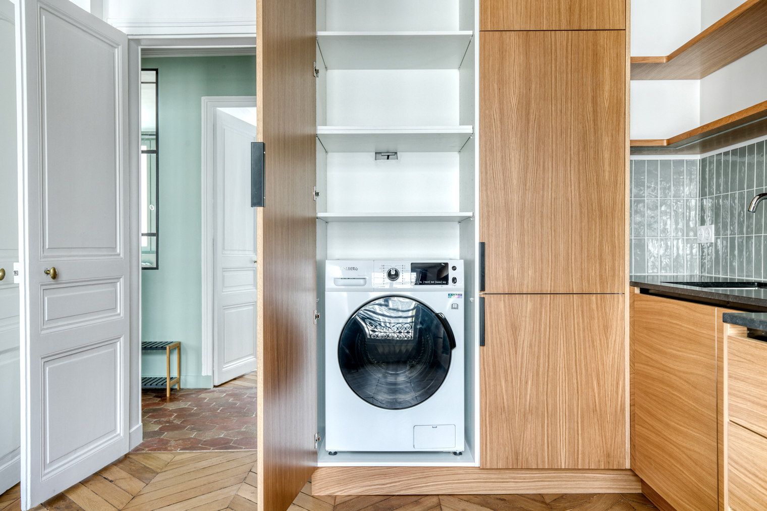 Chic Montmartre Apartment: Live Stylishly In Paris! - 2