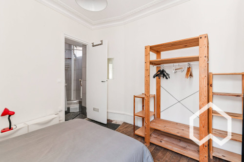 Quiet, secure, and airy apartment - Courtyard-facing - Typical Parisian Haussmannian building - Gallery - 10