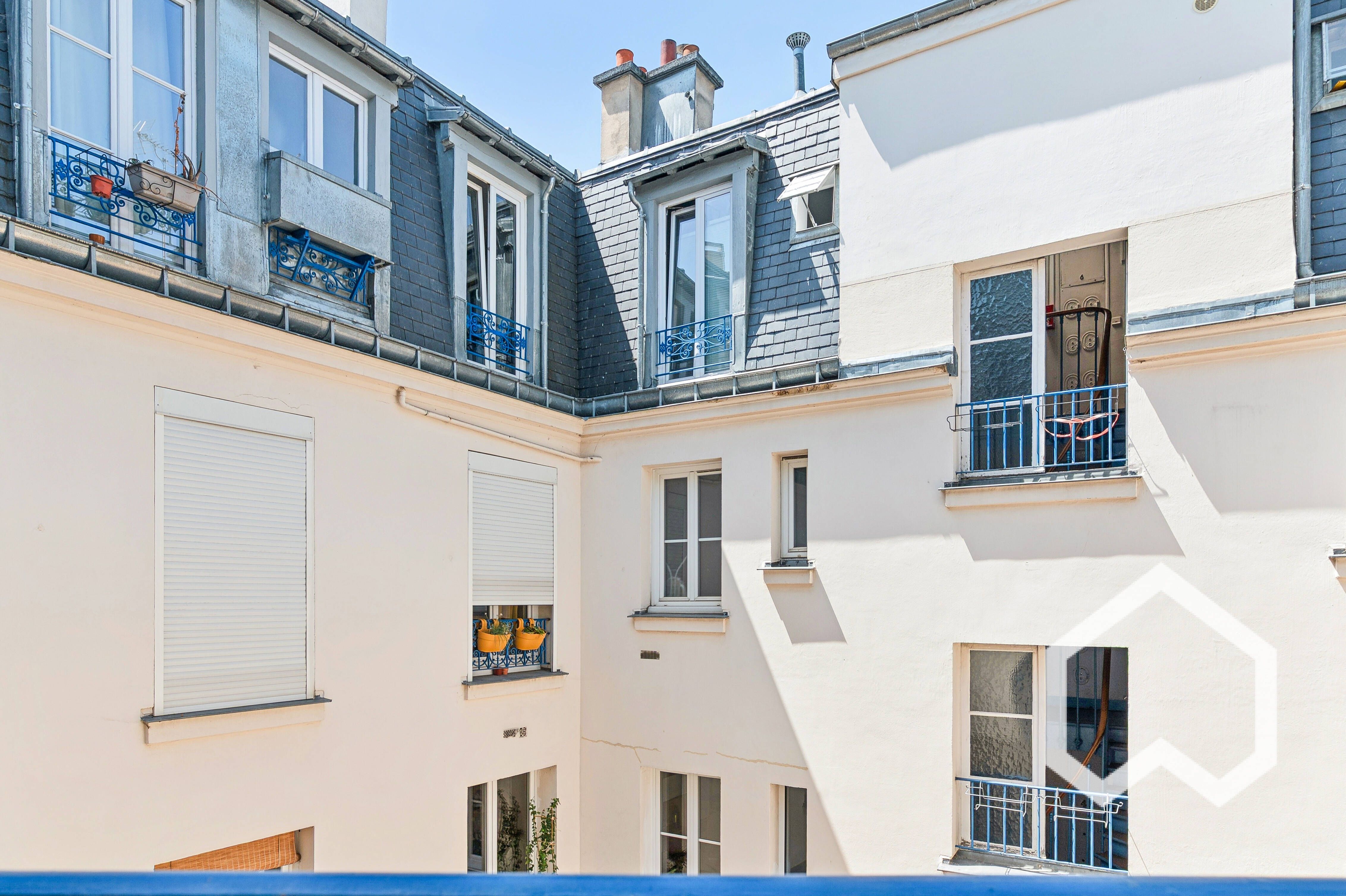 Quiet, Secure, And Airy Apartment - Courtyard-Facing - Typical Parisian Haussmannian Building - 15