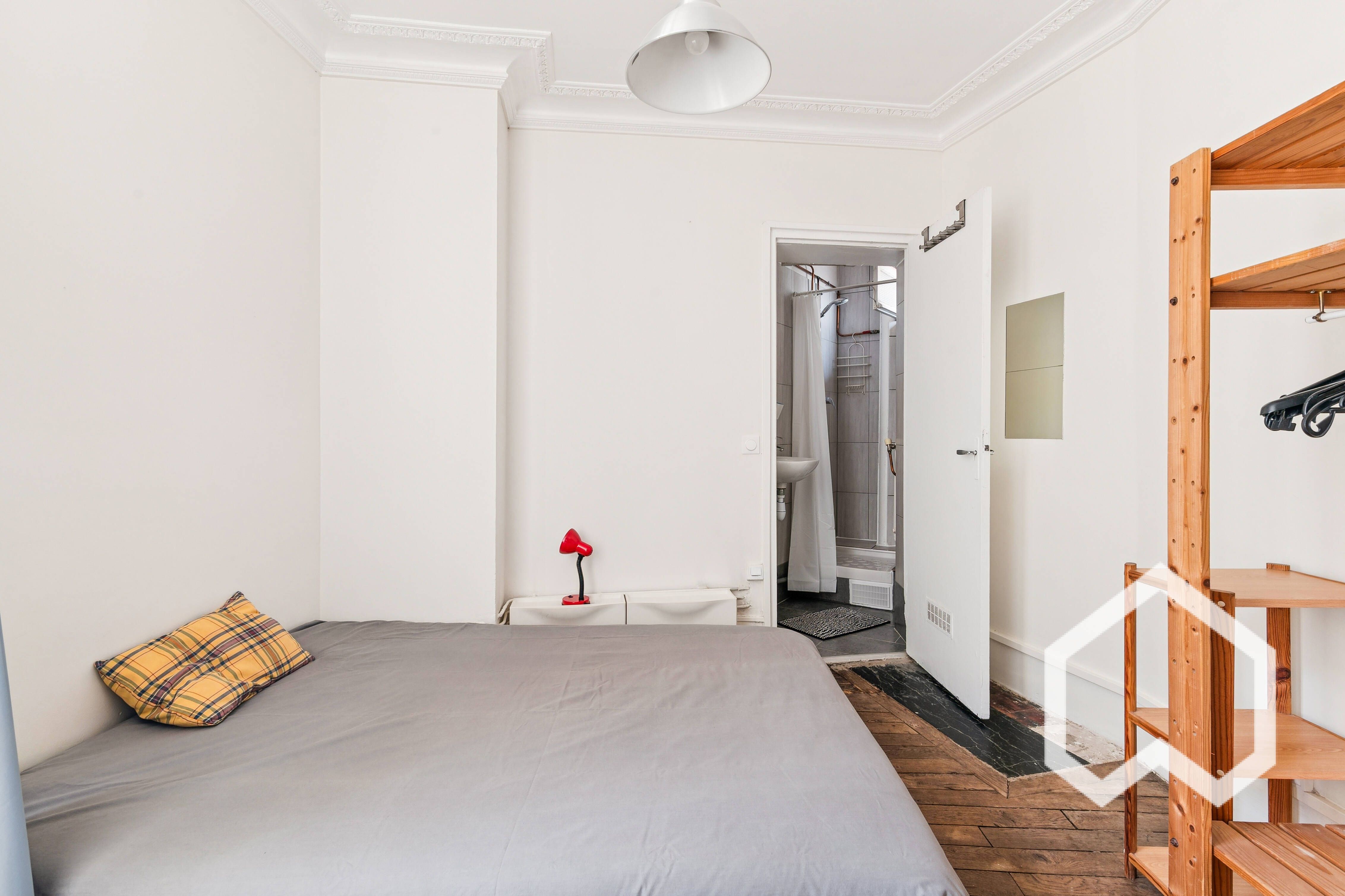 Quiet, Secure, And Airy Apartment - Courtyard-Facing - Typical Parisian Haussmannian Building - 9