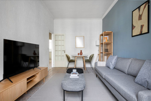 Chic One-Bedroom Apartment with Balcony in Paris - Gallery - 18