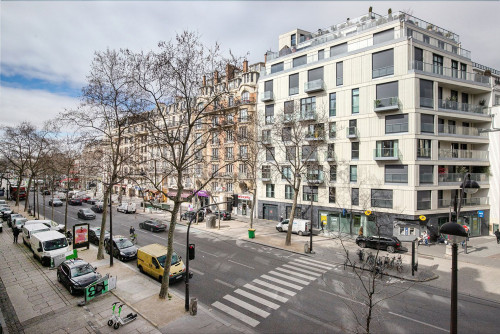 Chic One-Bedroom Apartment with Balcony in Paris - Gallery - 7