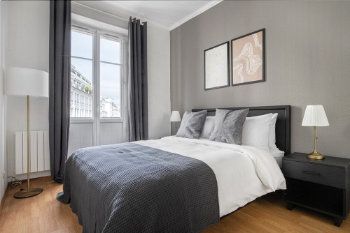 Chic One-Bedroom Apartment with Balcony in Paris - Gallery - 14