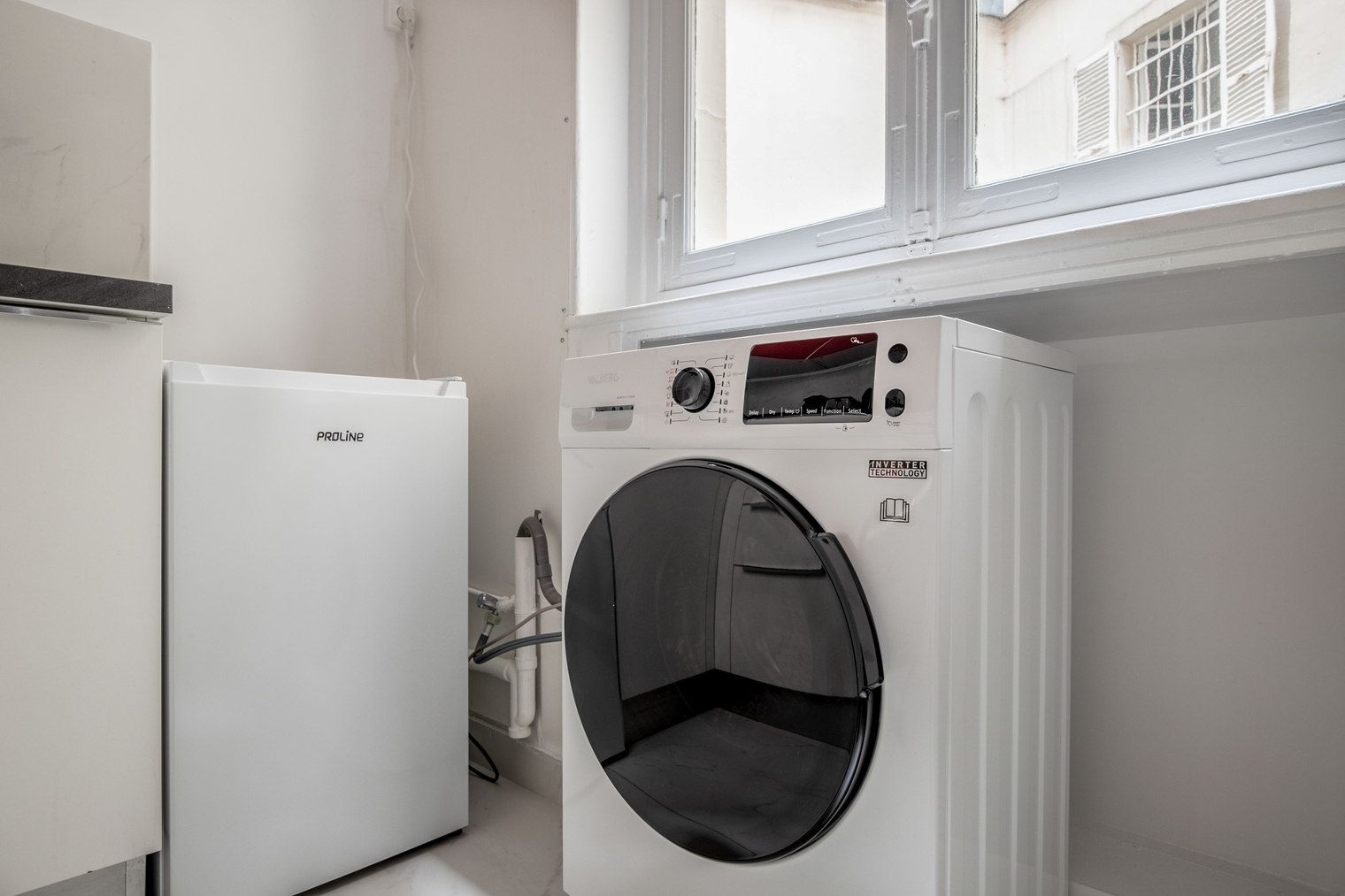 Charming 1-Bedroom Oasis In Heart Of Paris - 3