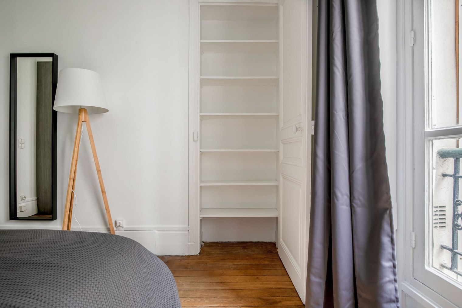 Charming 1-Bedroom Oasis In Heart Of Paris - 11