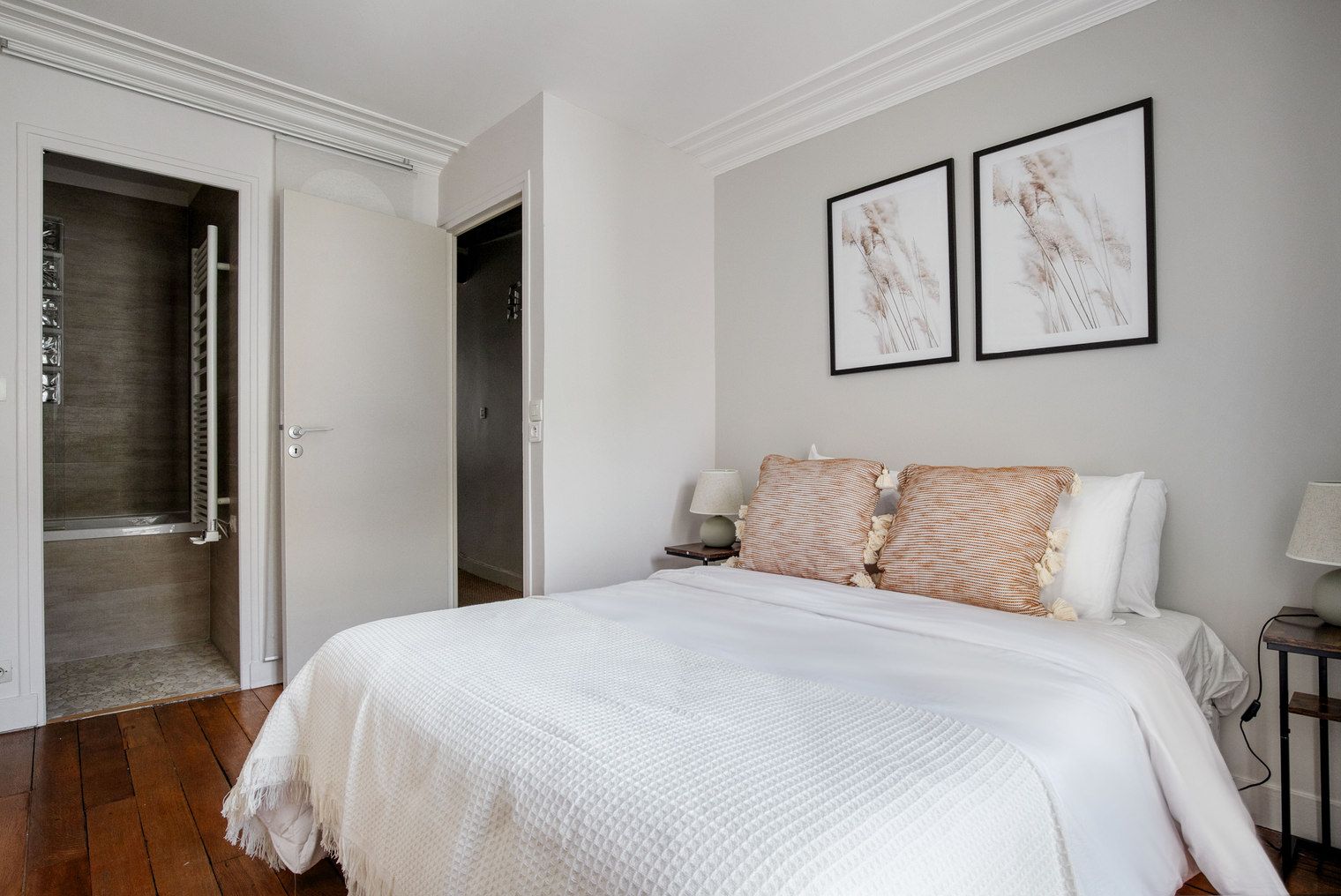 Charming One-Bedroom Getaway In The Heart Of Paris - 11