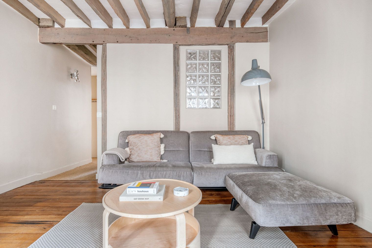 Charming One-Bedroom Getaway In The Heart Of Paris - 16