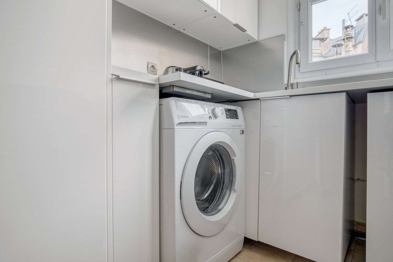Charming One-Bedroom Getaway In The Heart Of Paris - 2