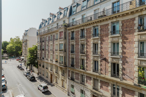 Chic Two-Bedroom Retreat in Heart of Paris - Gallery - 7