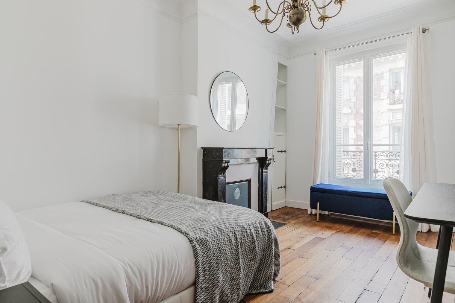 Chic Two-Bedroom Retreat In Heart Of Paris - 18
