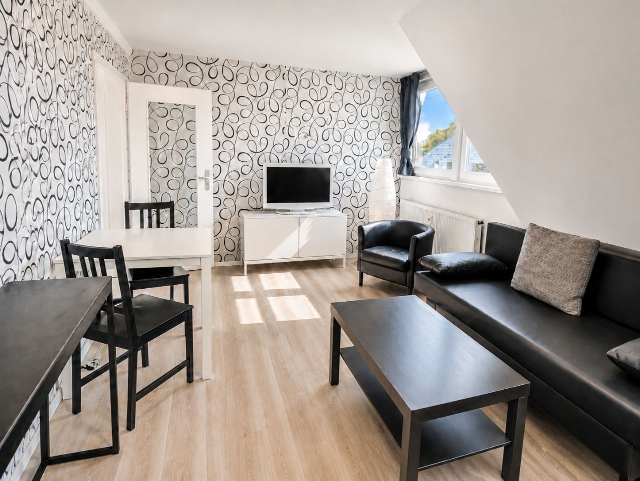 Partially Furnished 2-Room Attic Apartment In A Quiet Location In Essen-Rüttenscheid - 14