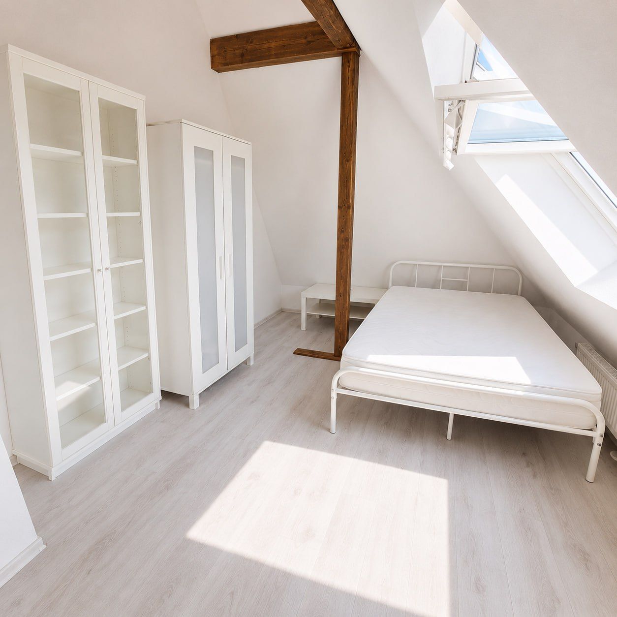 Partially Furnished 2-Room Attic Apartment In A Quiet Location In Essen-Rüttenscheid - 9