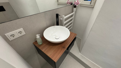 Spacious Premium Old Town Apartment with 2 Bedrooms, Workspace and Kitchen - Gallery - 9