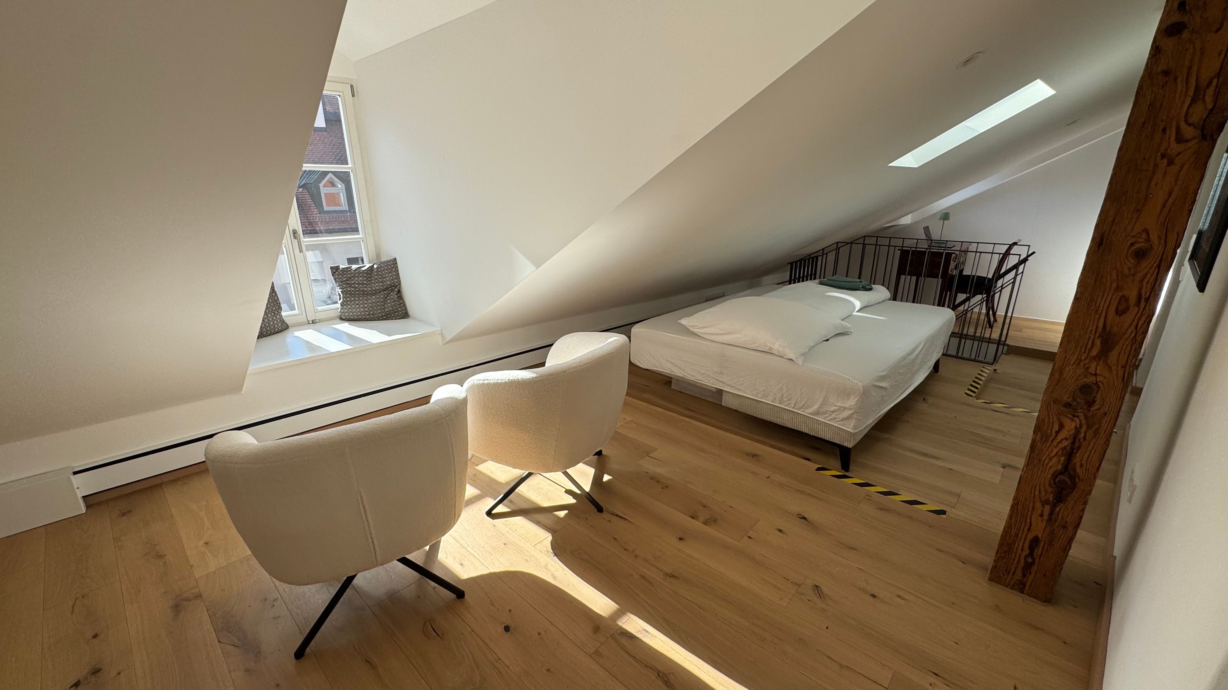 Spacious Premium Old Town Apartment With 2 Bedrooms, Workspace And Kitchen - 16