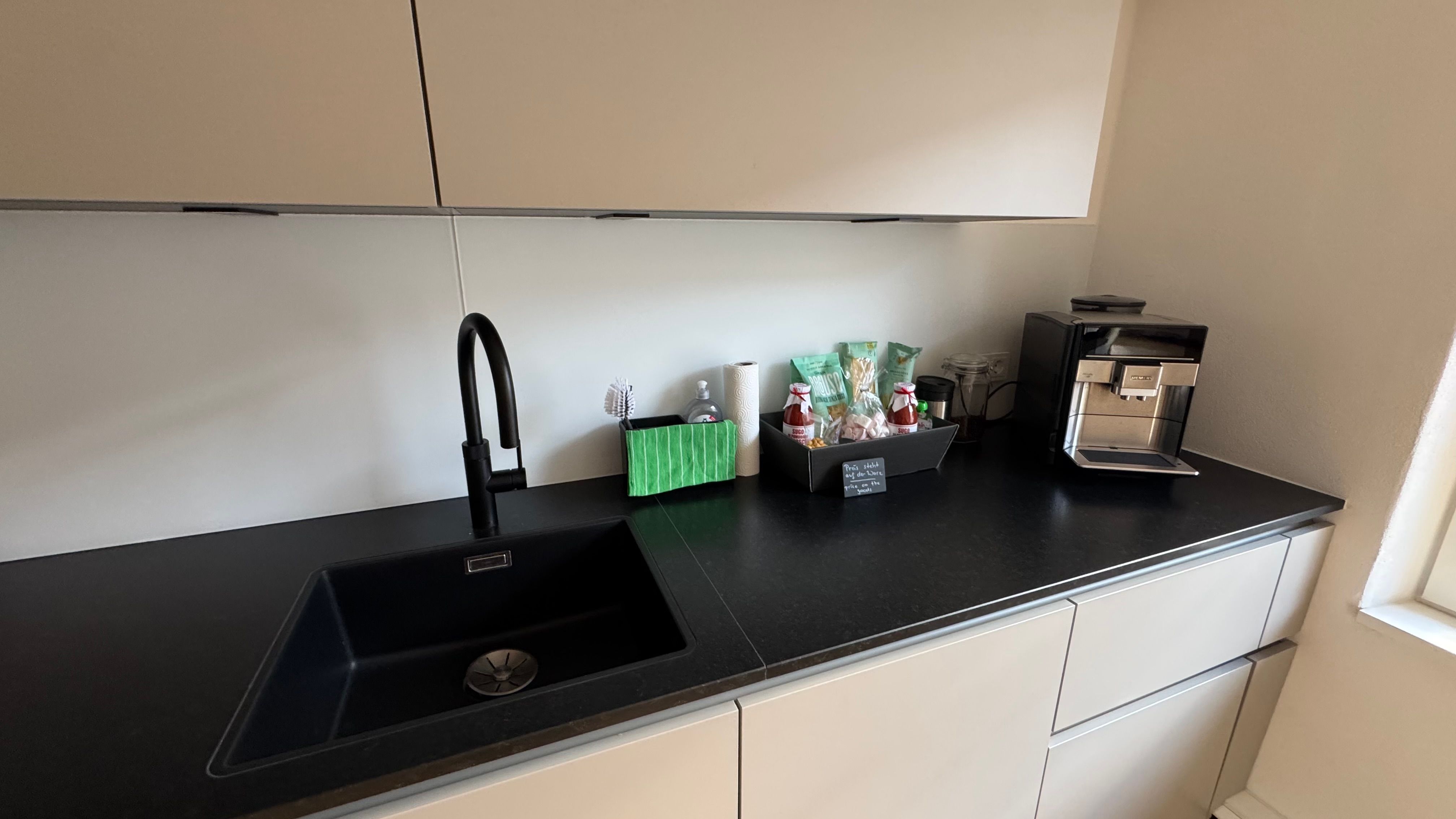 Spacious Premium Old Town Apartment With 2 Bedrooms, Workspace And Kitchen - 11