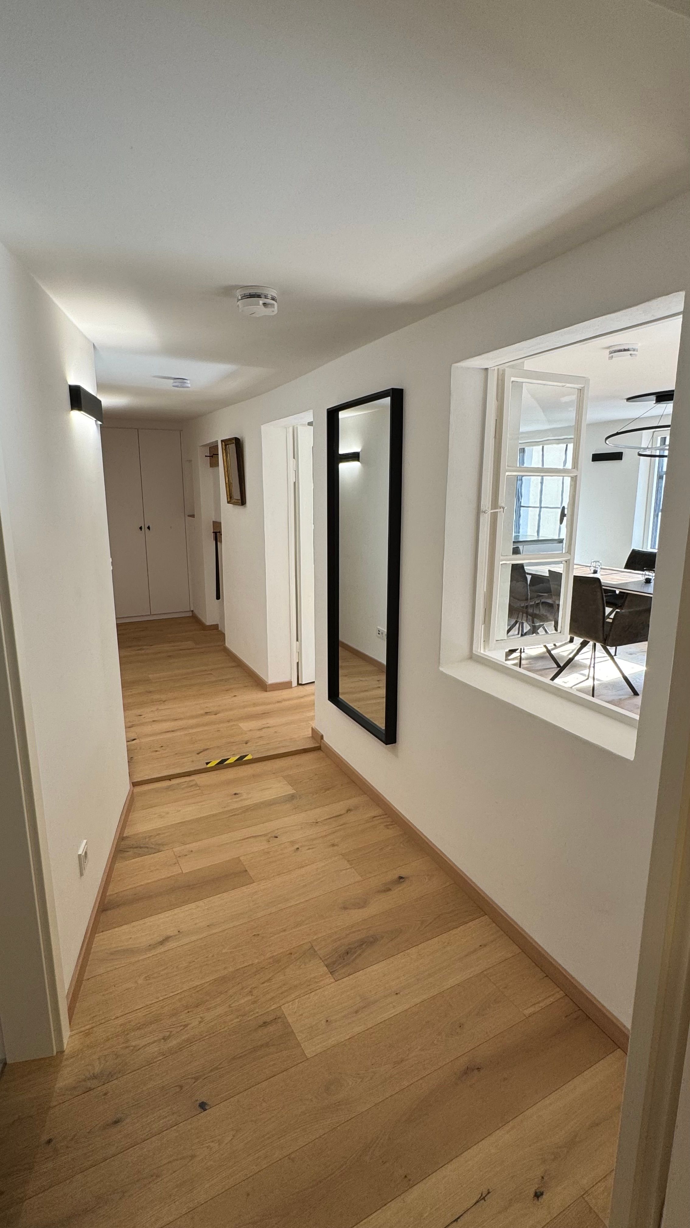 Spacious Premium Old Town Apartment With 2 Bedrooms, Workspace And Kitchen - 10