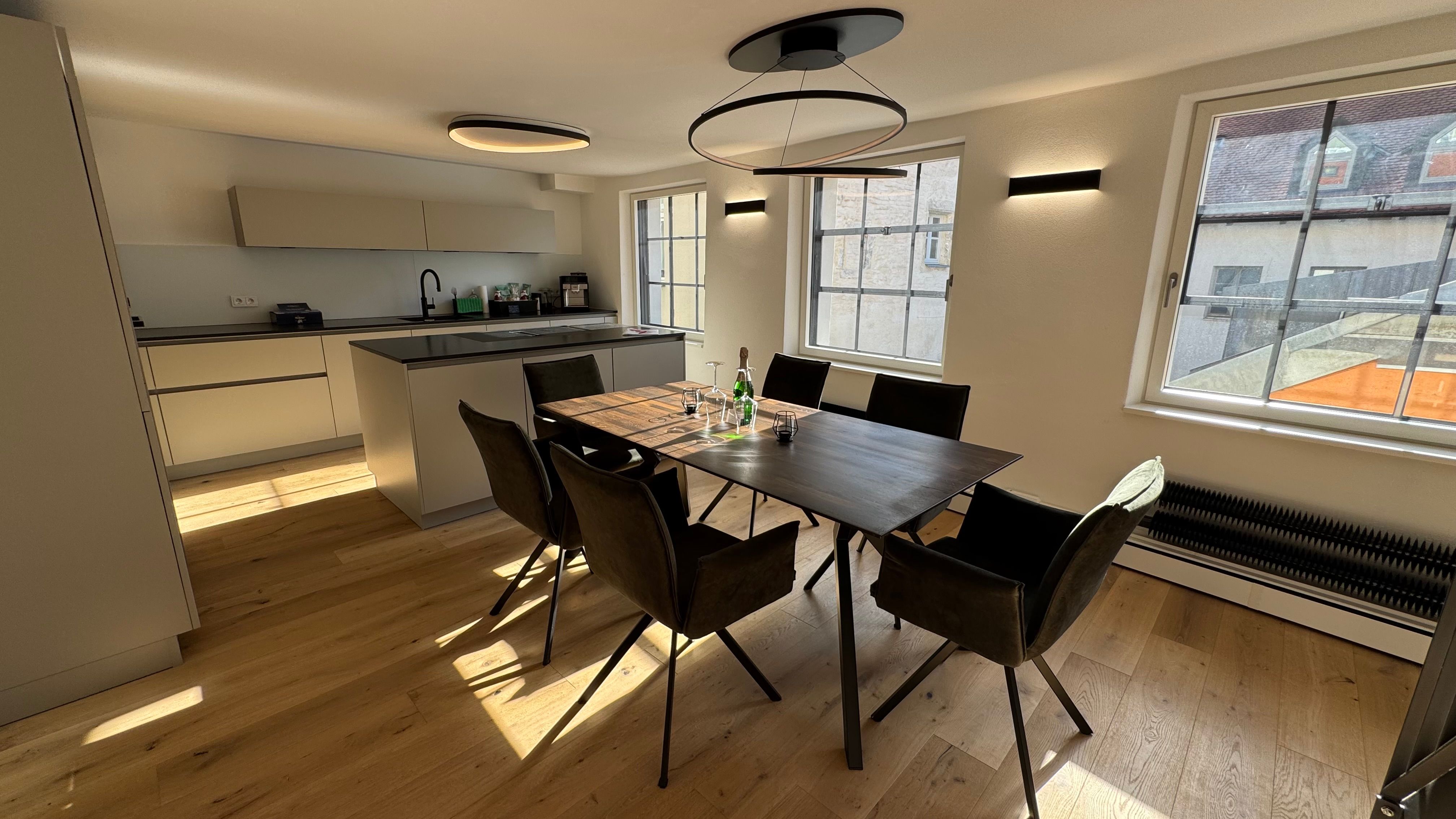 Spacious Premium Old Town Apartment With 2 Bedrooms, Workspace And Kitchen - 29