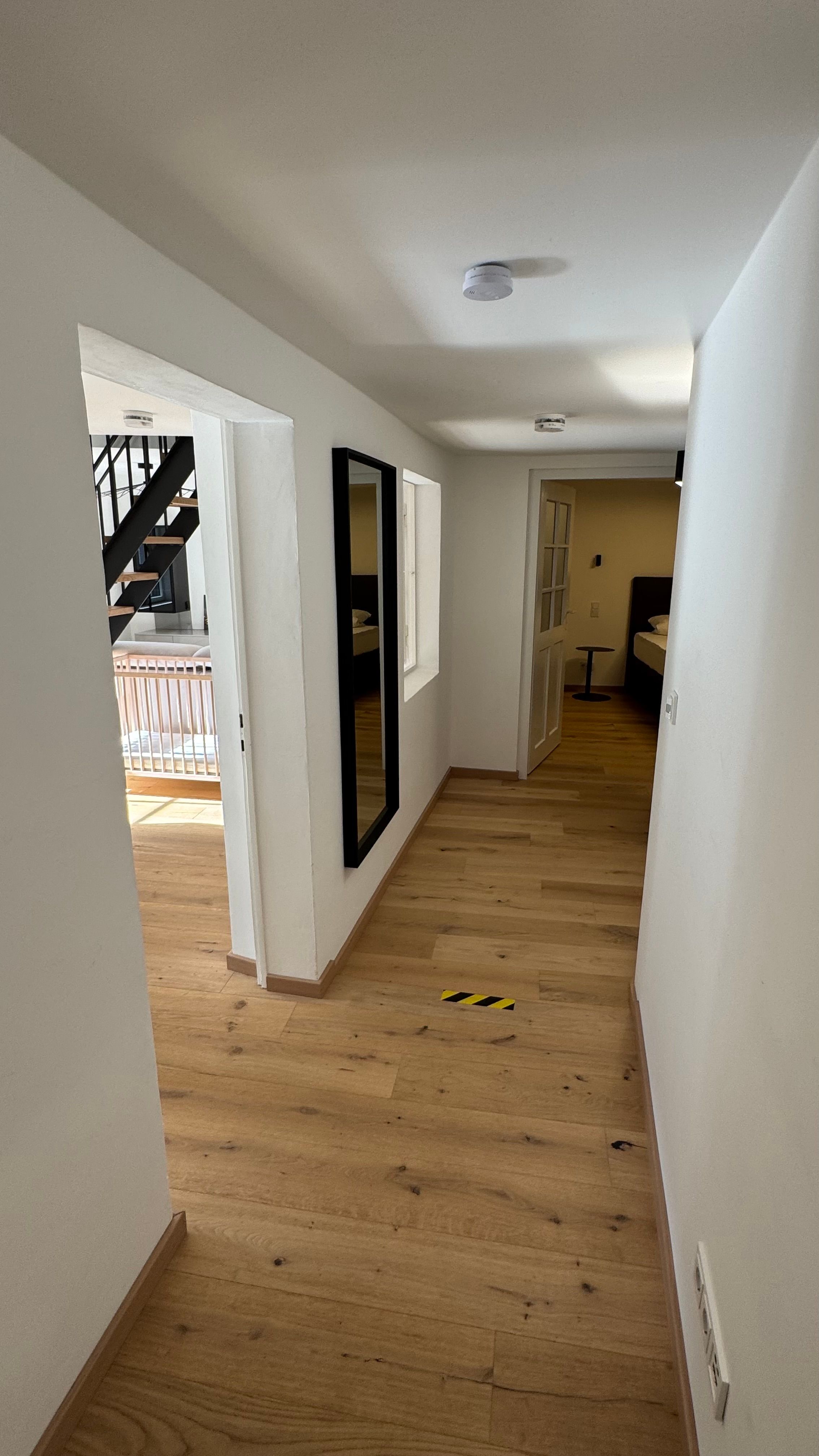 Spacious Premium Old Town Apartment With 2 Bedrooms, Workspace And Kitchen - 9