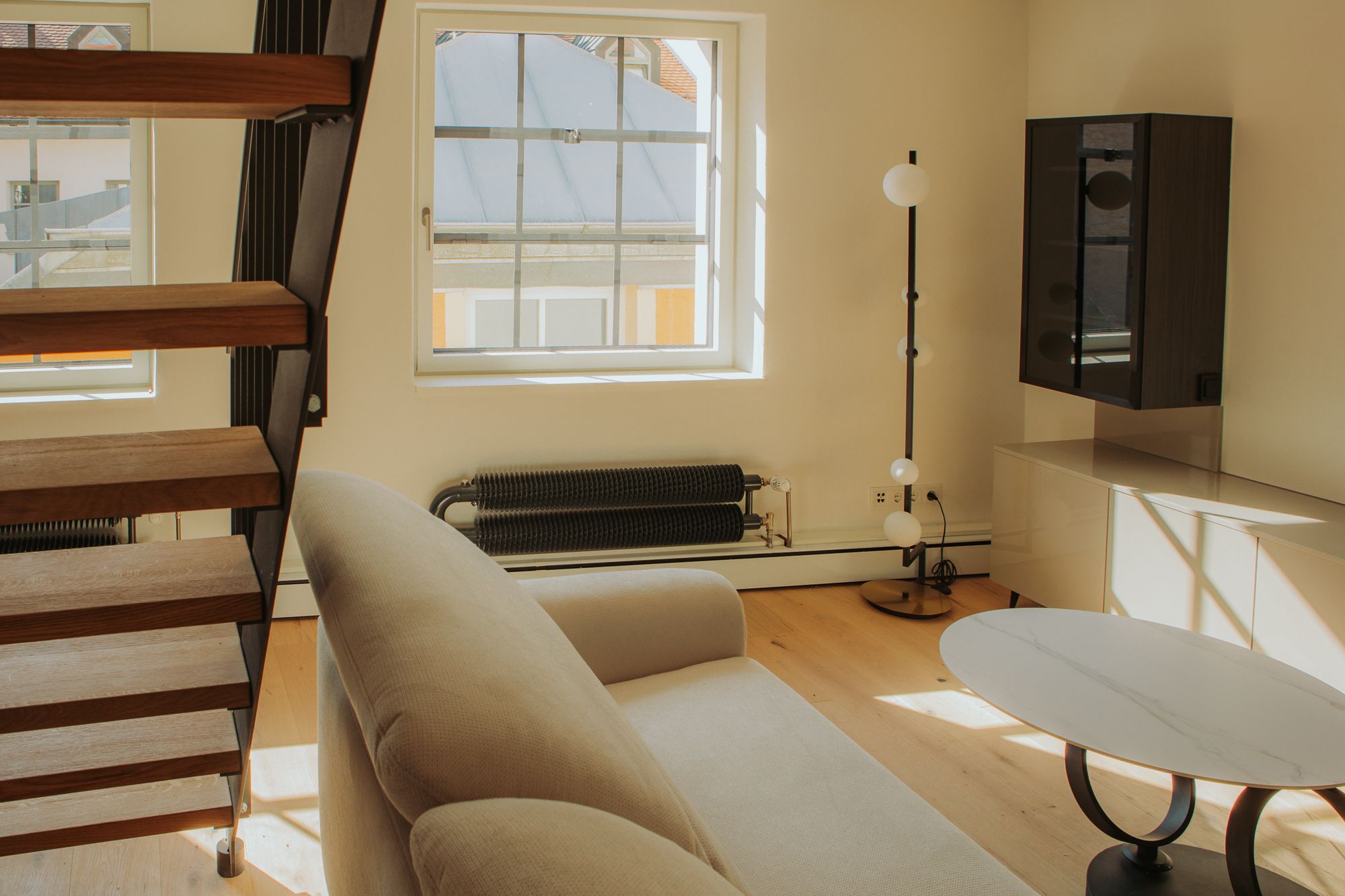 Spacious Premium Old Town Apartment With 2 Bedrooms, Workspace And Kitchen - 53