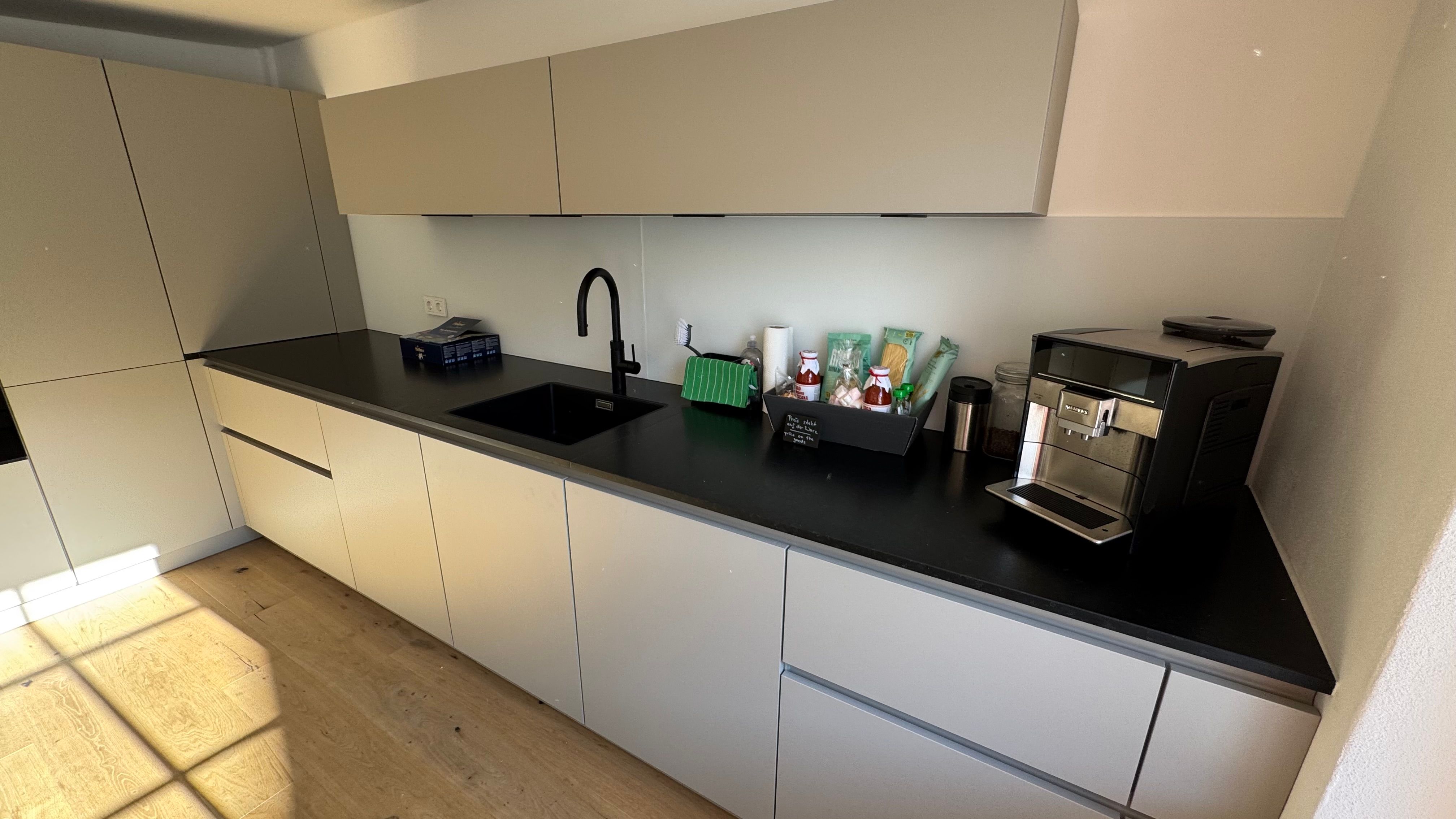 Spacious Premium Old Town Apartment With 2 Bedrooms, Workspace And Kitchen - 12