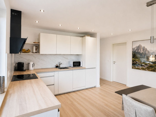 Exclusive Designer Ambience with Panoramic Views and Nature