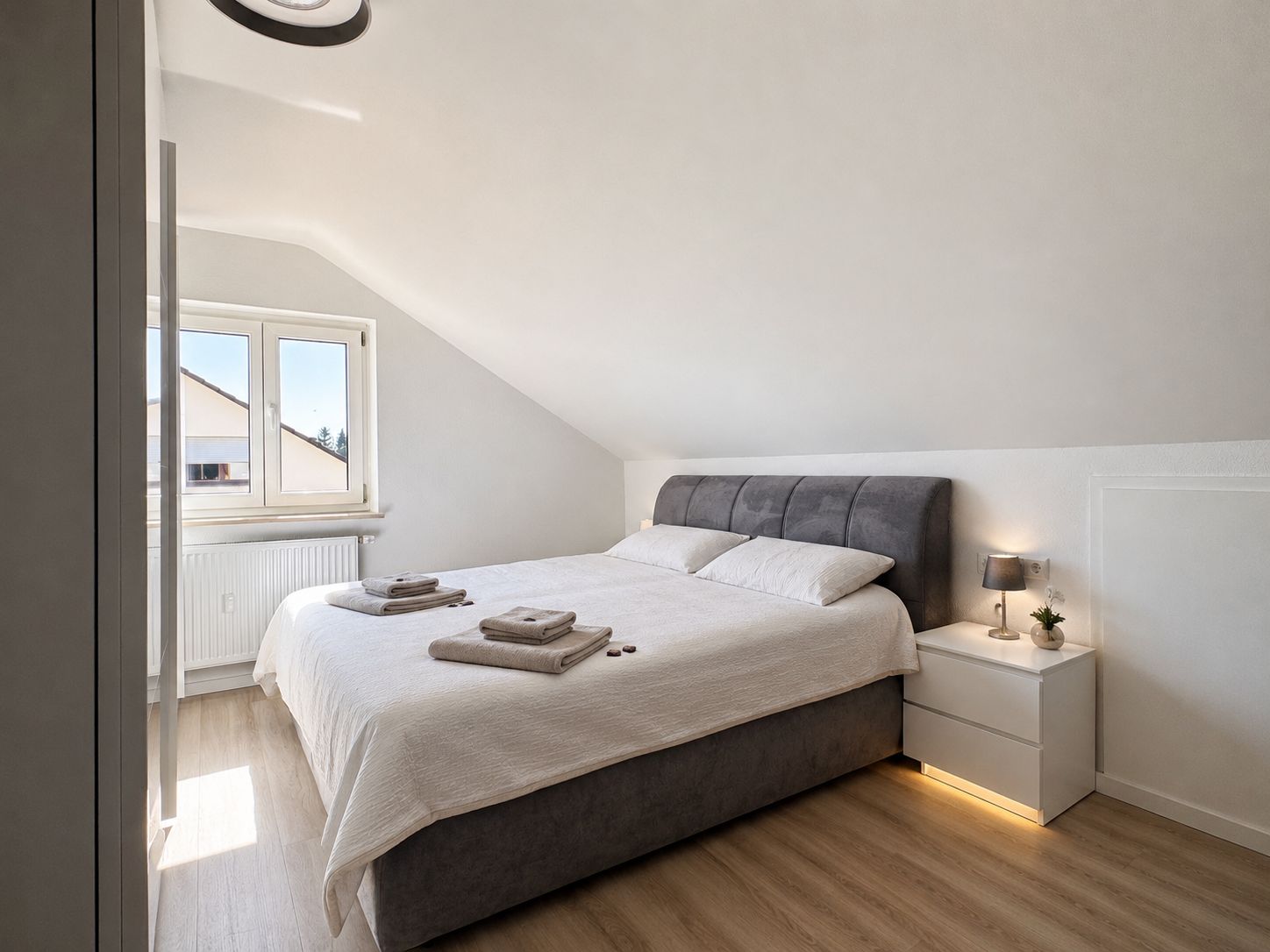 Exclusive Designer Ambience With Panoramic Views And Nature - 14