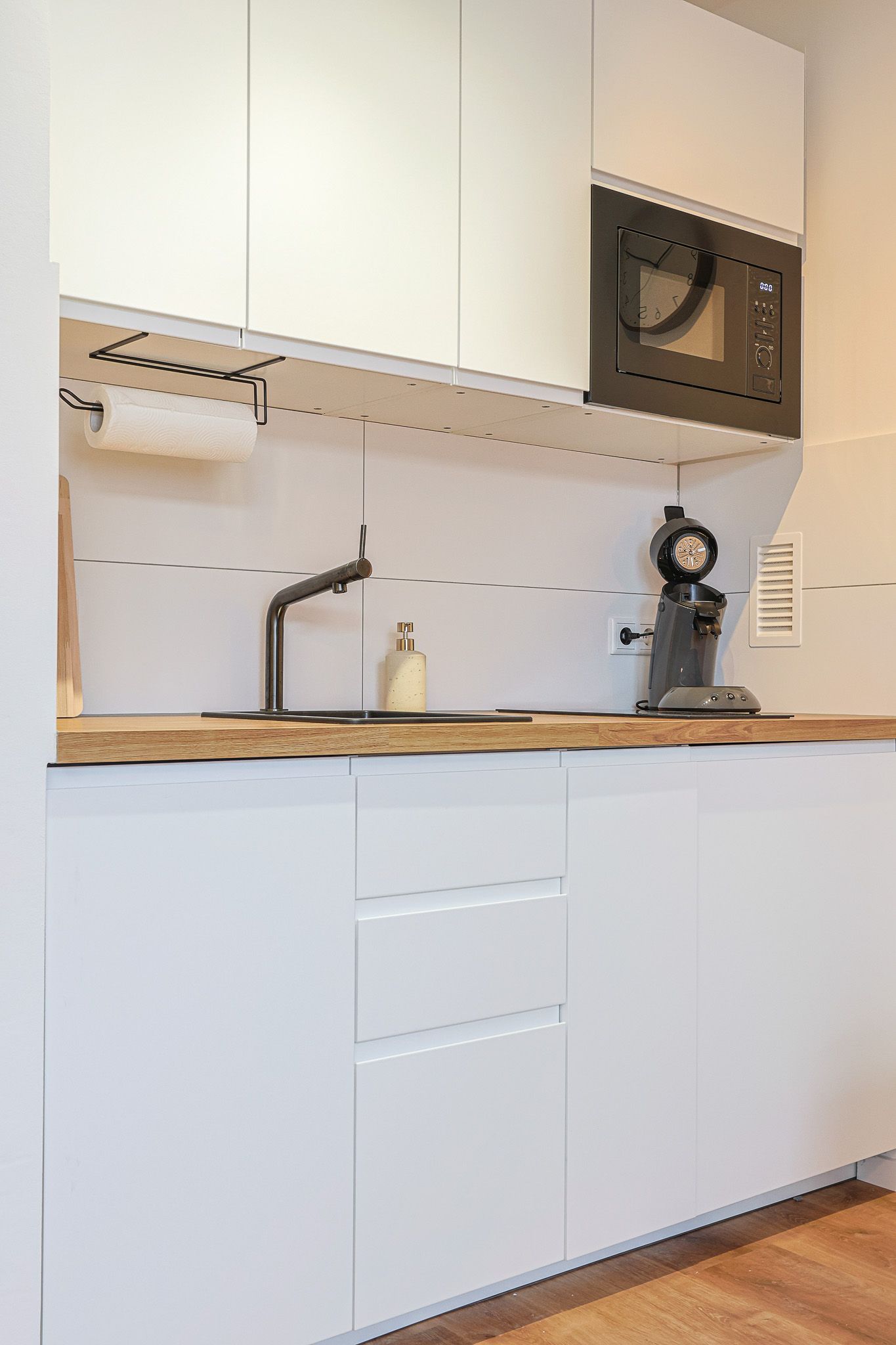 Charming, Bright Apartment In Düsseldorf - 7