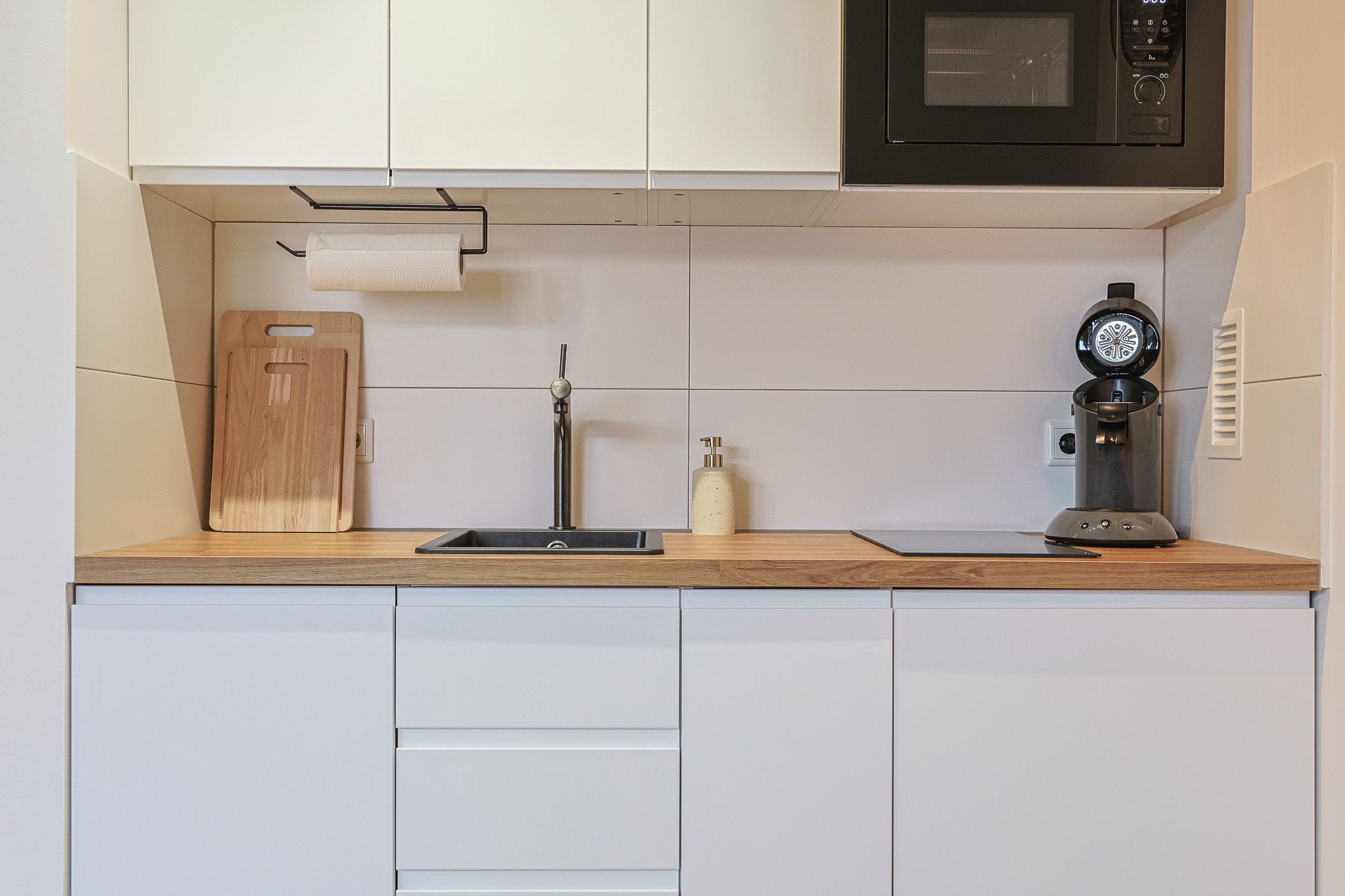 Charming, Bright Apartment In Düsseldorf - 9