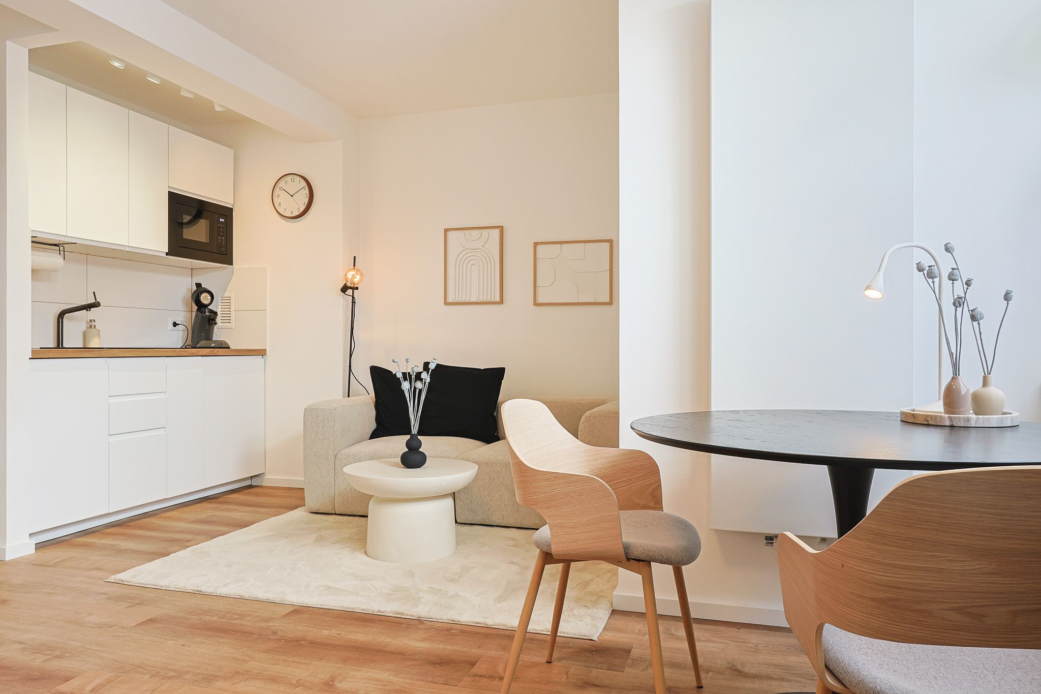 Charming, Bright Apartment In Düsseldorf - 15