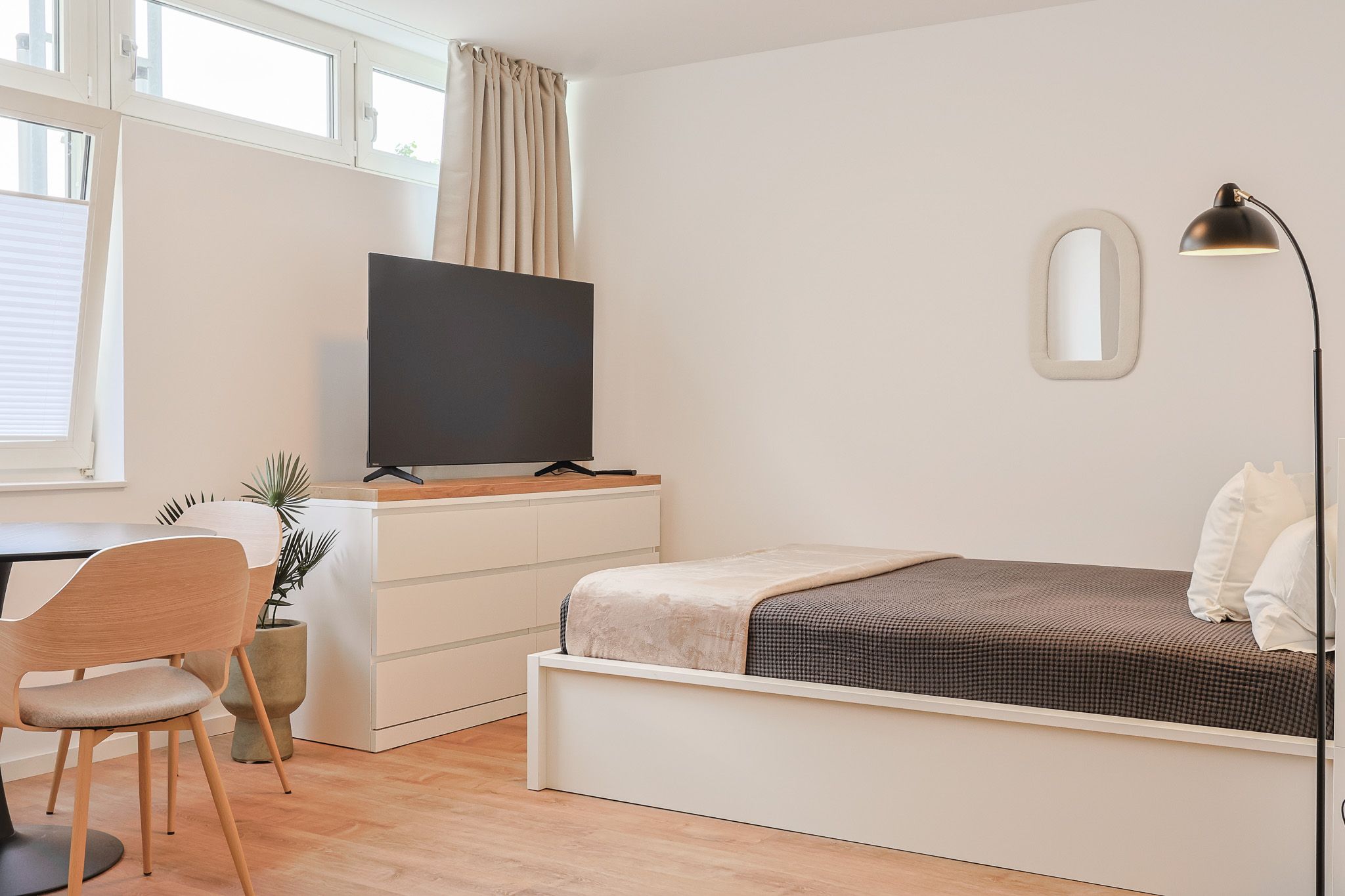 Charming, Bright Apartment In Düsseldorf - 6