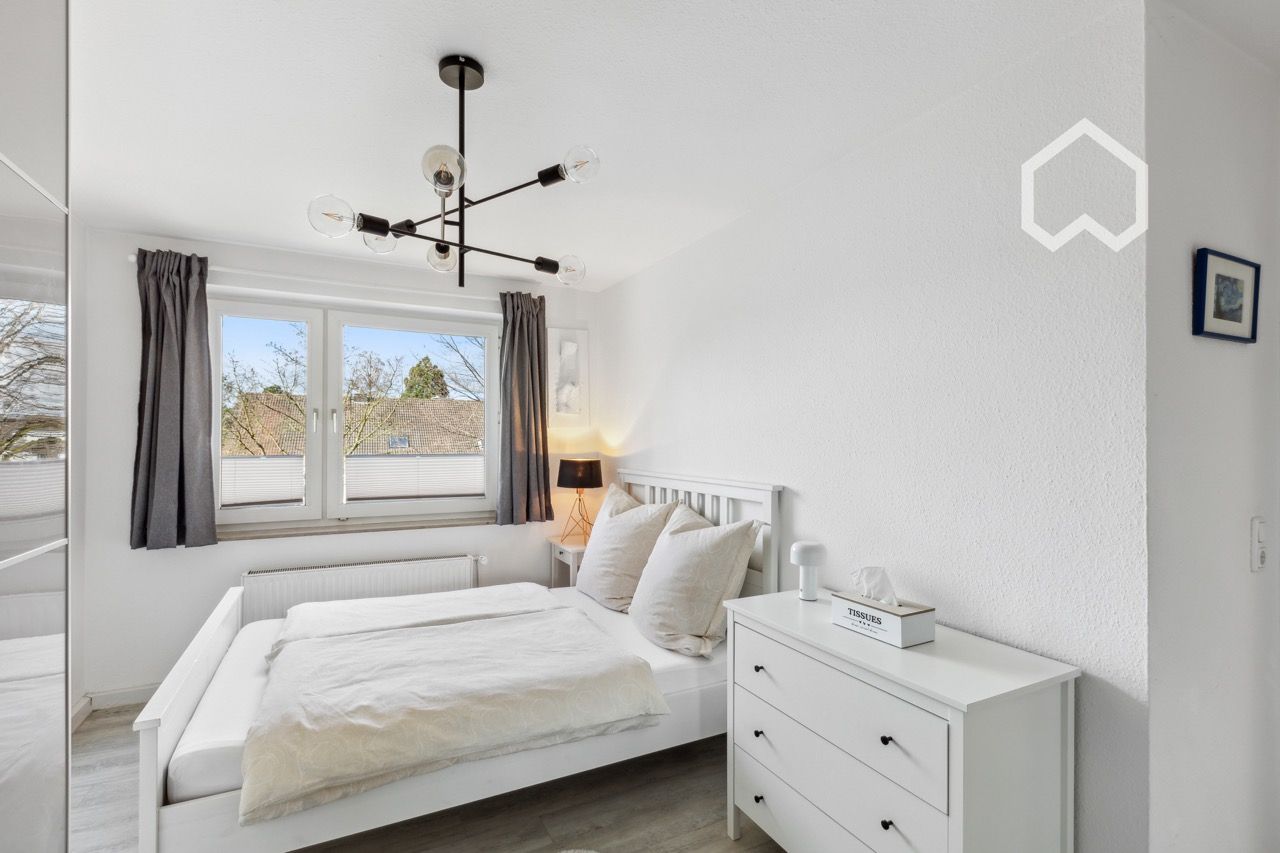 Amazing Apartment With Private Balcony In Düsseldorf Lörick Close To Vodafone HQ - 10