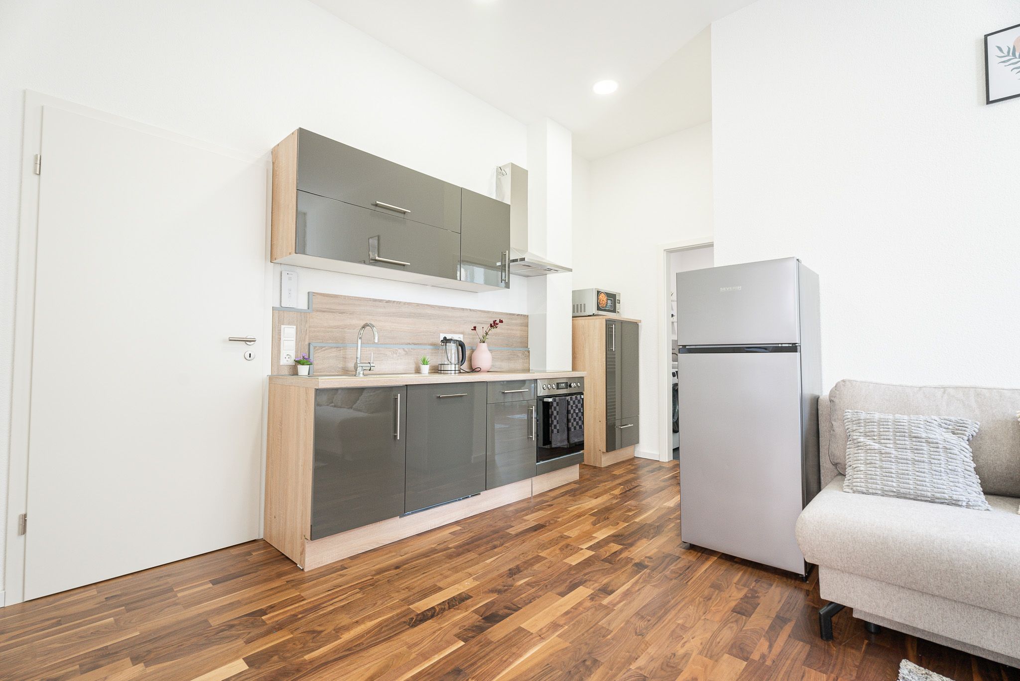"3-Room Apartment With Flair" - 9