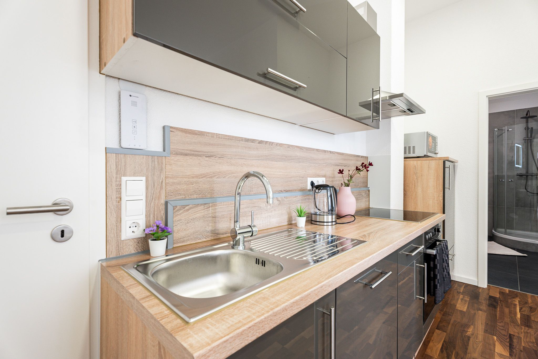 "3-Room Apartment With Flair" - 10