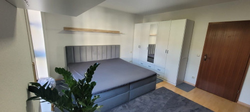 Bright 63sqm Apartment with Parking – Close to Uni & Messe