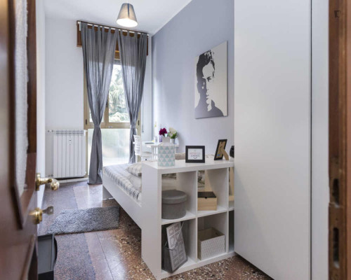 Tasteful single bedroom in the centre of Bologna